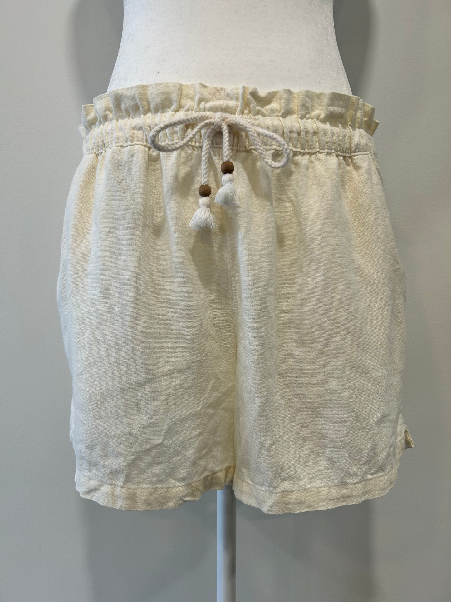 Hang ten: linen shorts