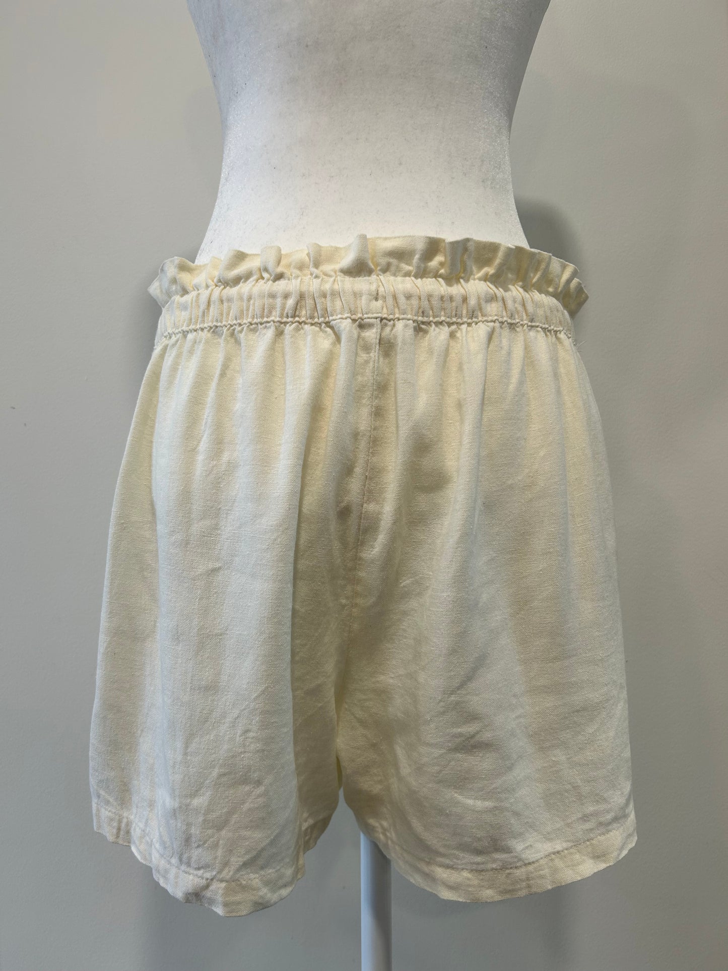 Hang ten: linen shorts